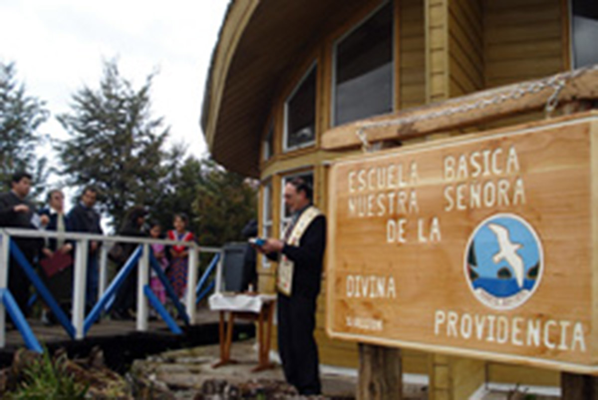 Niños de escuela católica "Nuestra Señora de la Divina Providencia" de Puerto Gaviota cuentan con nuevas instalaciones