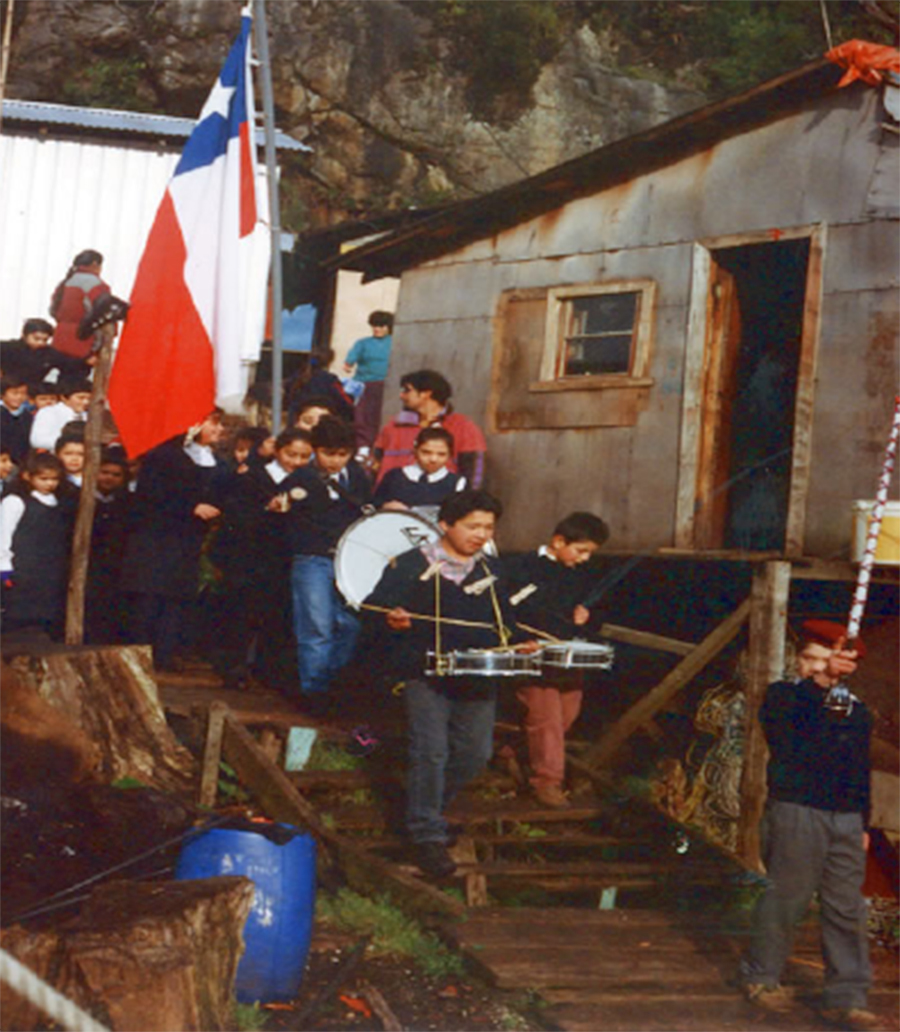 Encabezando el desfile 1 de mayo 1996 Patricio, Alexis y Leandro.